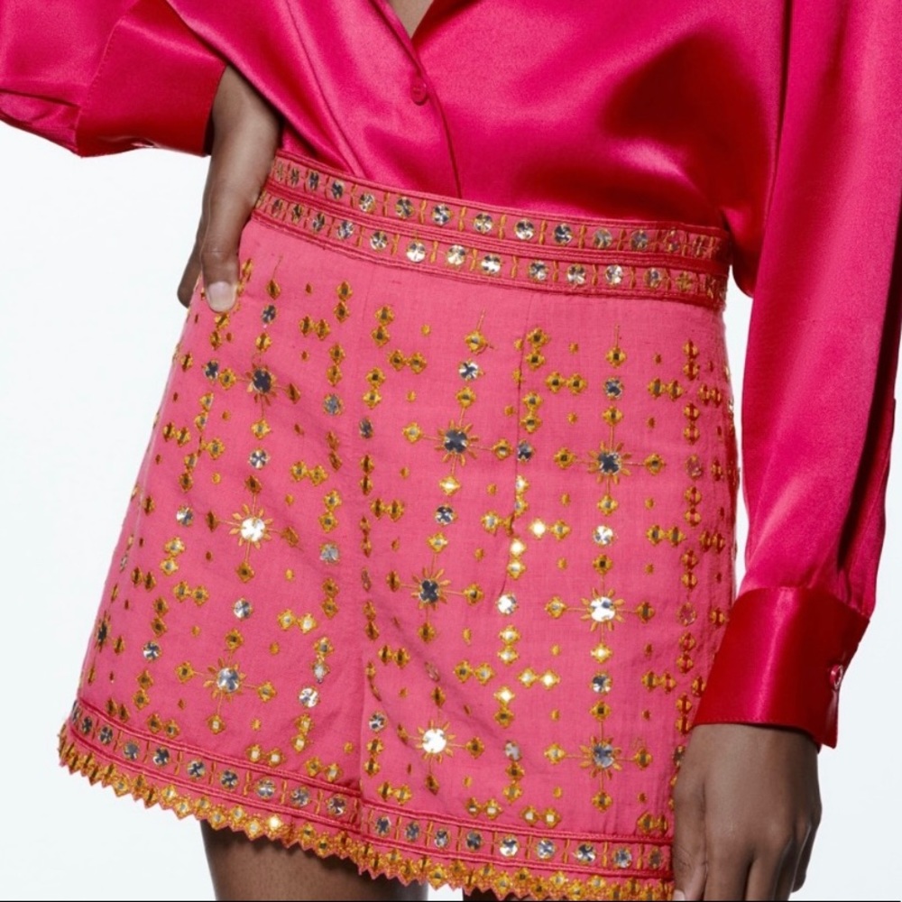 NEW ZARA EMBROIDERED SHORTS Medium